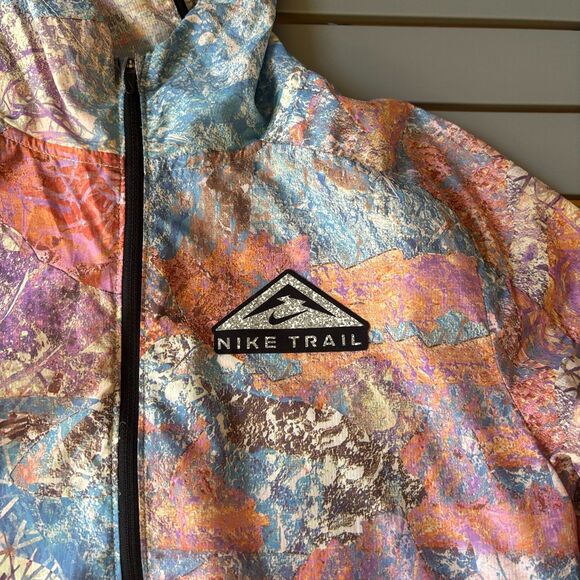 Nike Trail Packable Jacket Women's M Multi Printed Shield Windrunner CZ9538-468 - Picture 5 of 9